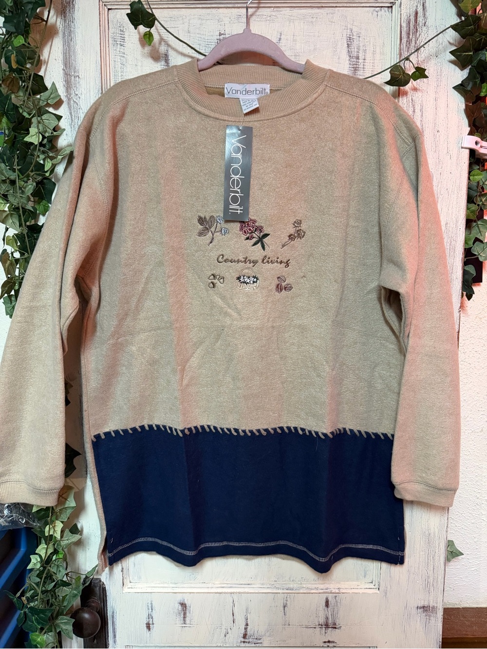Two-Tone Beige and Navy Crewneck Sweater with Floral Embroidery 110LS